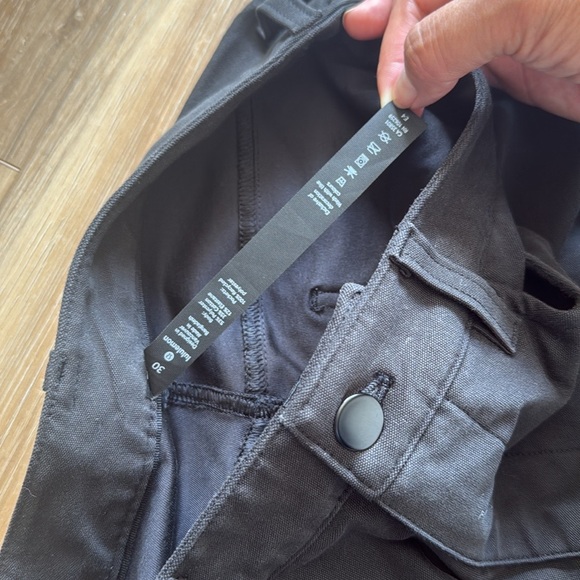 Lululemon Black Stretch Straight
Leg Mid Rise Pants Size 30 - Picture 12 of 12